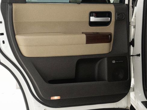 Used 2011 Toyota Sequoia Platinum image 20
