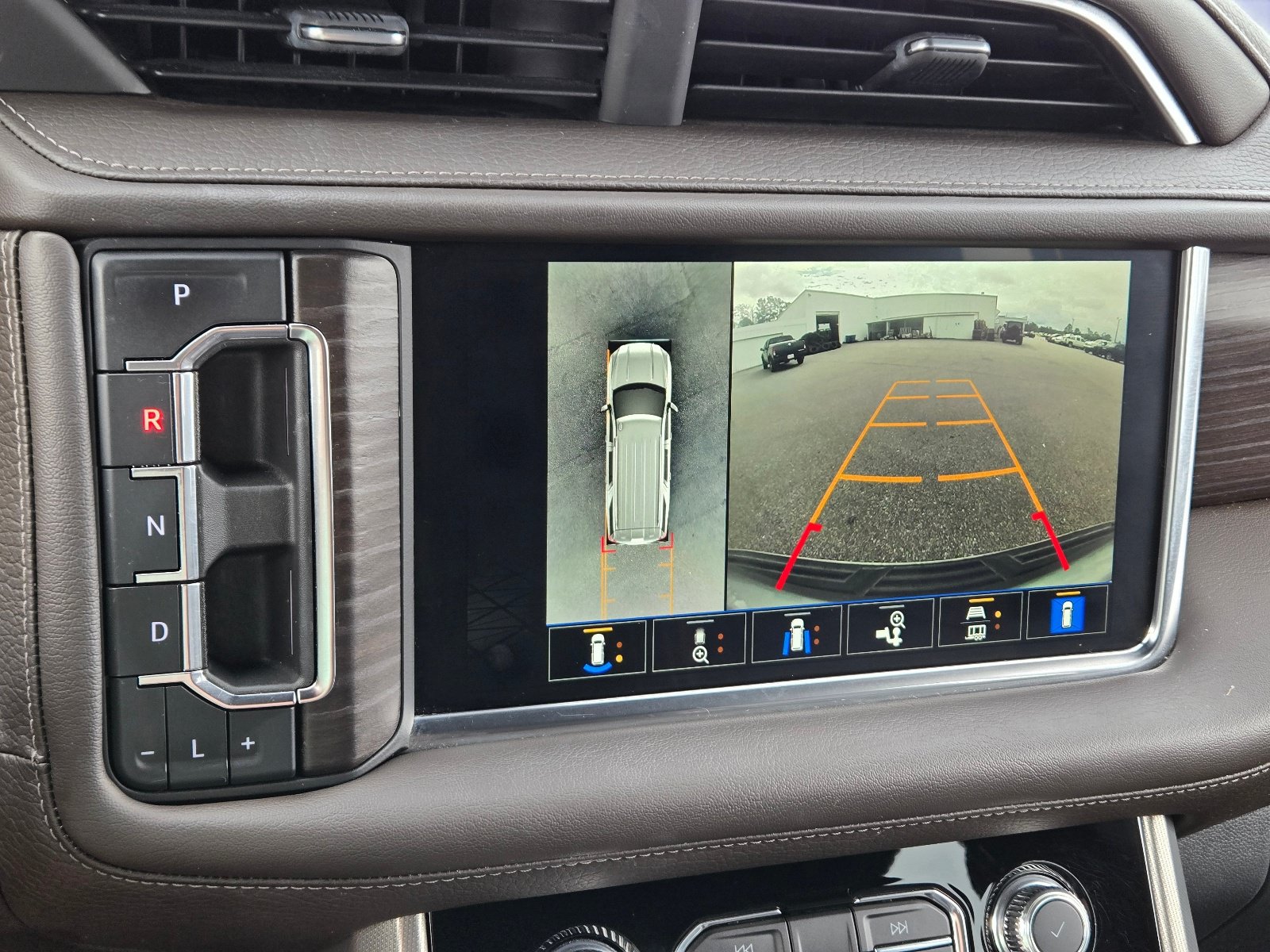 Used 2022 GMC Yukon XL Denali w/ Denali Premium Package AWD/4WD image 30