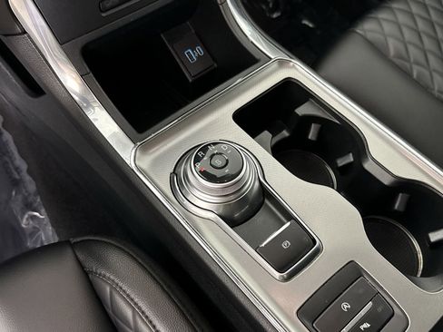 Used 2024 Ford Edge Titanium image 17