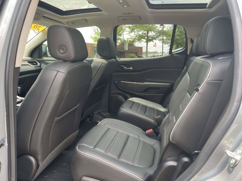 Used 2023 GMC Acadia Denali w/ Denali Ultimate Package FWD image 3