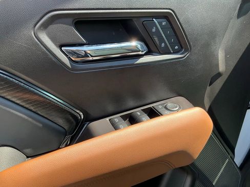 Used 2025 GMC Canyon AT4 w/ Nightfall Edition AWD/4WD image 19