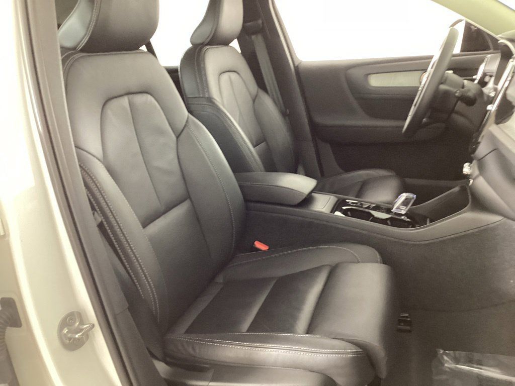 Used 2024 Volvo XC40 B5 Plus w/ Protection Package Premier AWD/4WD image 23