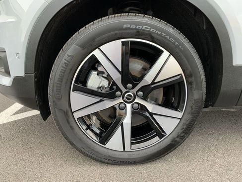 Used 2022 Volvo XC40 P8 Recharge Plus image 11