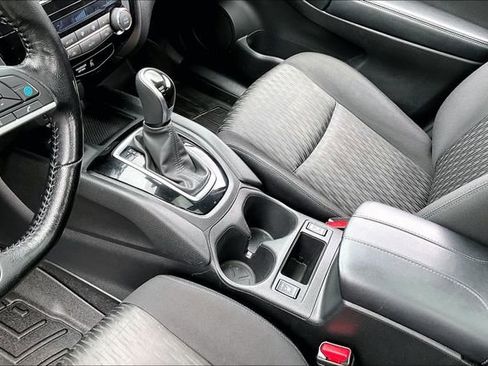 Used 2020 Nissan Rogue SV w/ Sun & Sound Touring Package FWD image 18