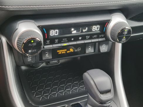 Certified 2022 Toyota RAV4 XLE image 24