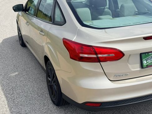 Used 2017 Ford Focus SE FWD image 39