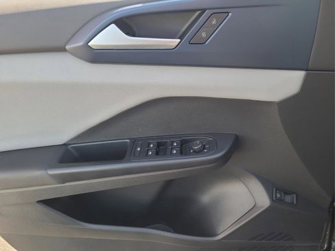 Used 2022 Volkswagen Taos SE image 25