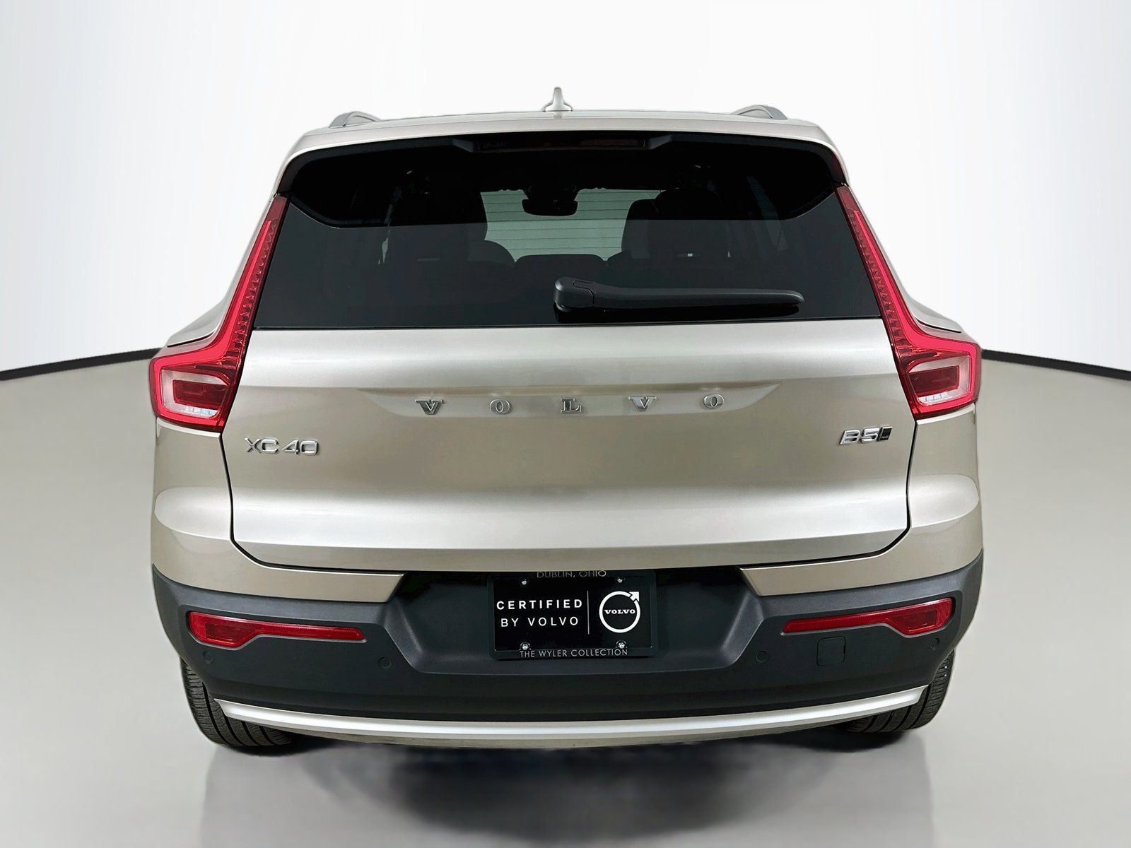 Used 2024 Volvo XC40 B5 Plus w/ Climate Package AWD/4WD image 6