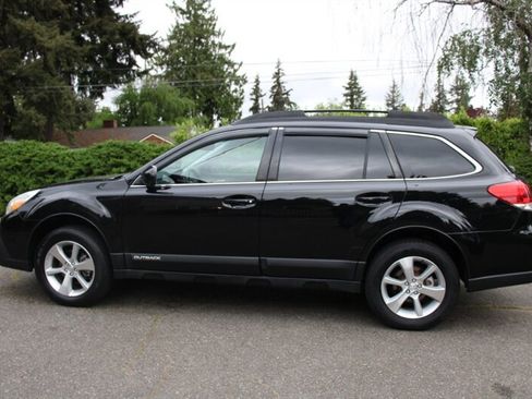 Used 2013 Subaru Outback 2.5i Limited w/ Moonroof Pkg AWD/4WD image 14