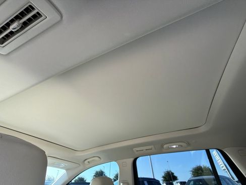 Used 2024 Cadillac XT6 Premium Luxury w/ Technology Package FWD image 17