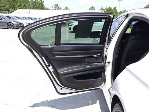 Used 2015 BMW 750i RWD image 40
