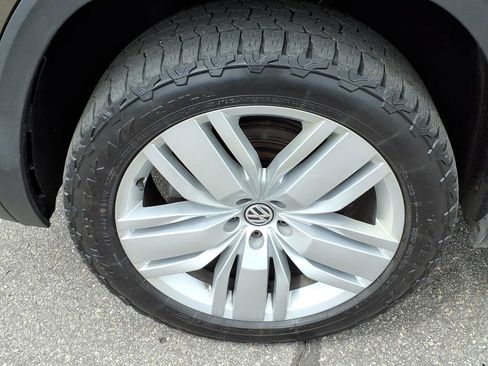 Used 2019 Volkswagen Atlas SE w/ Towing Package AWD/4WD image 9