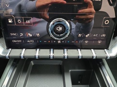 New 2026 GMC Acadia AT4 image 28