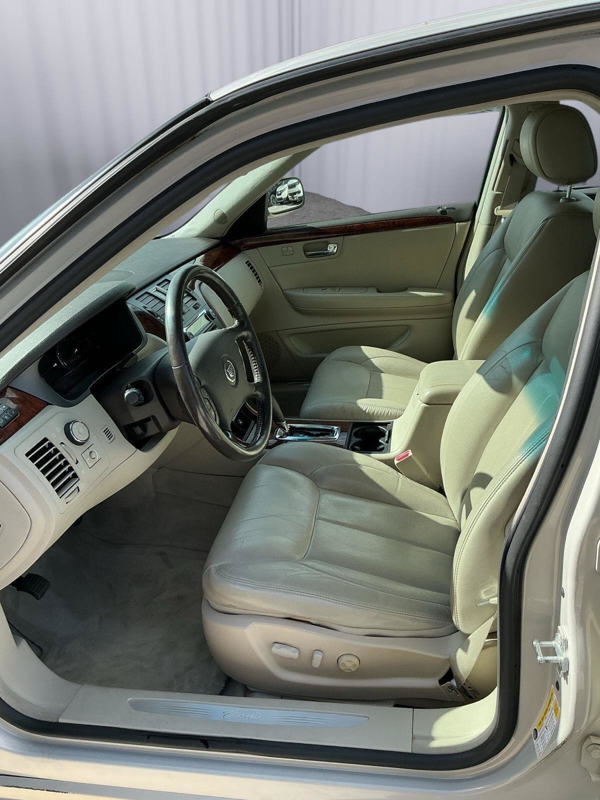 Used 2007 Cadillac DTS Luxury I w/ Trunk Convenience Package FWD image 16