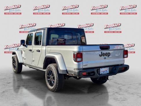 Used 2023 Jeep Gladiator Sport AWD/4WD image 3
