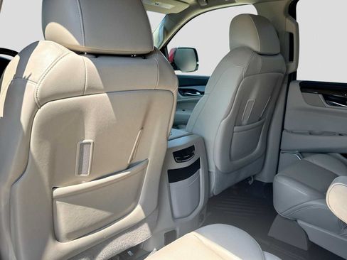 Used 2019 Cadillac Escalade Luxury w/ LPO, Radiant Package AWD/4WD image 17
