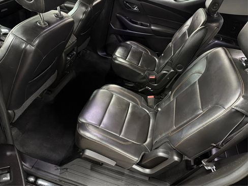 Used 2018 Chevrolet Traverse LT FWD image 30