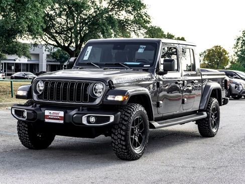 Used 2025 Jeep Gladiator Sport image 9