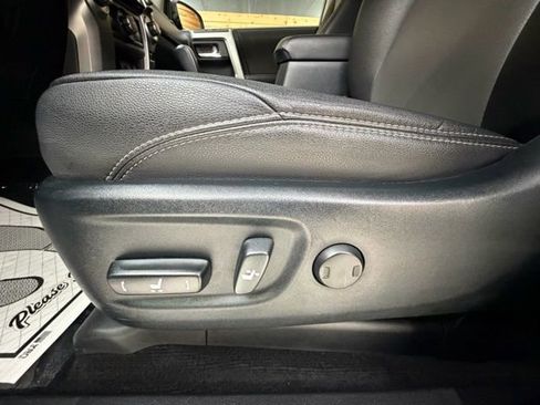 Used 2022 Toyota 4Runner SR5 Premium AWD/4WD image 27