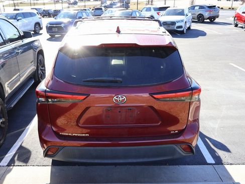 Used 2021 Toyota Highlander XLE image 7