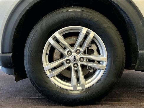 Used 2022 Ford Explorer XLT w/ Equipment Group 202A image 8