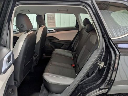 Used 2025 Volkswagen Taos SE image 9