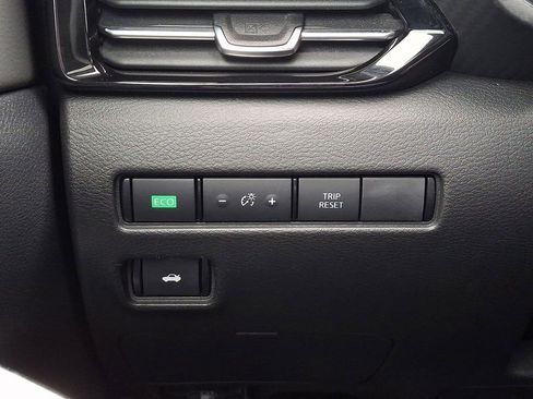 Used 2022 Nissan Sentra SR w/ SR Premium Package image 23