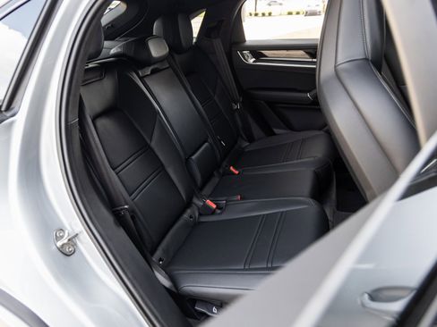 Certified 2025 Porsche Cayenne S image 44