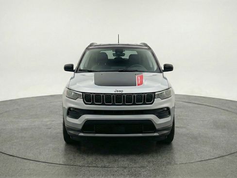 Used 2025 Jeep Compass Trailhawk image 2