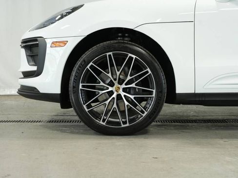 Certified 2025 Porsche Macan AWD/4WD image 42