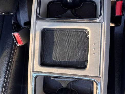 Used 2015 Chrysler Town & Country Touring FWD image 27