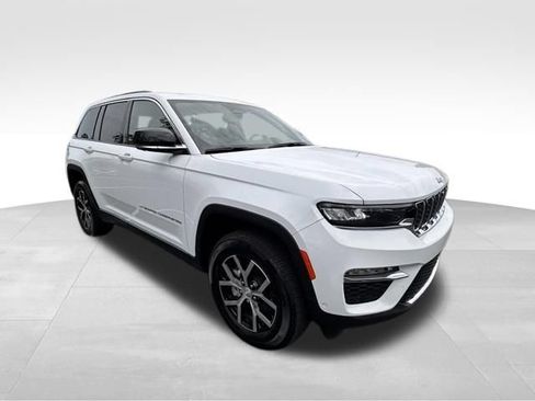 Used 2025 Jeep Grand Cherokee Limited w/ Luxury Tech Group II AWD/4WD image 11
