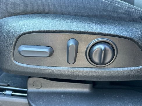 Used 2023 Chevrolet Traverse LT image 13