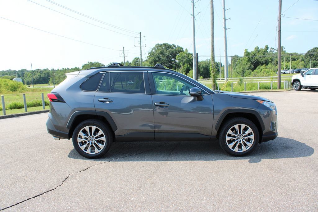 Used 2019 Toyota RAV4 XLE Premium FWD image 16
