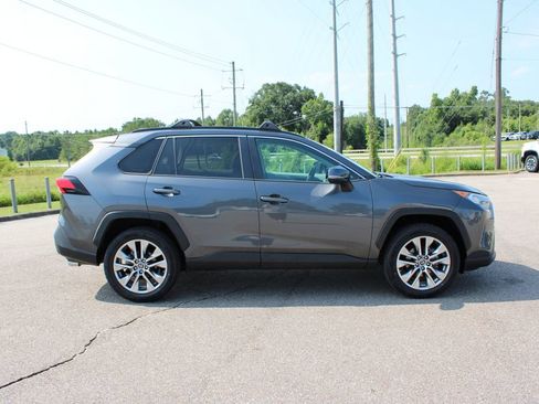 Used 2019 Toyota RAV4 XLE Premium FWD image 16