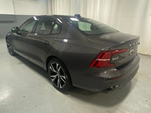 Used 2025 Volvo S60 B5 Core AWD/4WD image 2