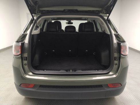 Used 2019 Jeep Compass Latitude w/ Cold Weather Group AWD/4WD image 29