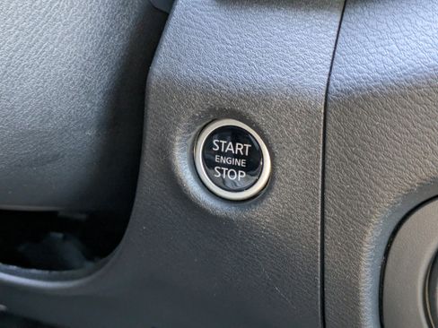 Used 2024 Nissan Frontier SV w/ SV Convenience Package image 28