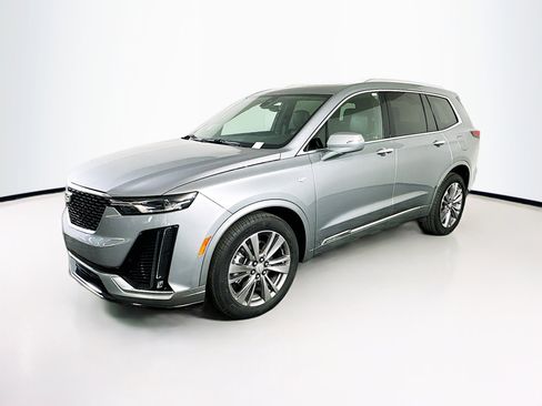 Used 2025 Cadillac XT6 Premium Luxury image 3