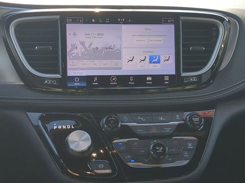 Used 2023 Chrysler Pacifica Touring-L w/ S Appearance Package image 15