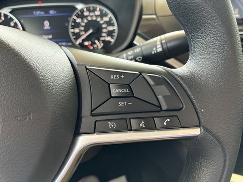 Used 2025 Nissan Altima 2.5 SV FWD image 15