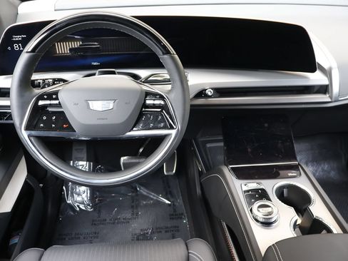 Certified 2026 Cadillac Vistiq Sport w/ LPO, Floor Liner Package AWD/4WD image 15