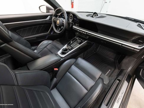 Used 2022 Porsche 911 Turbo image 2