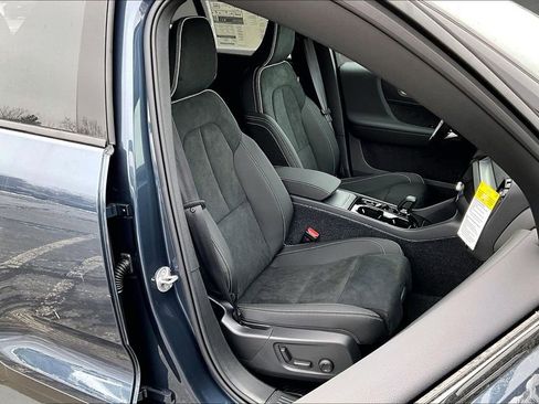 New 2026 Volvo XC40 B5 Ultra w/ Protection Package Premier image 11