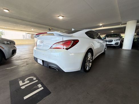 Used 2015 Hyundai Genesis 3.8 RWD image 8