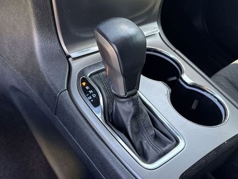 Used 2019 Jeep Grand Cherokee Laredo RWD image 13