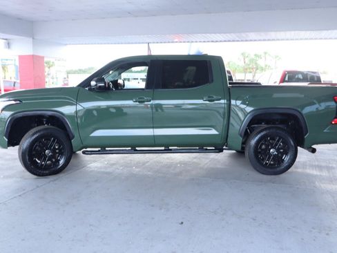 Used 2022 Toyota Tundra SR5 w/ SR5 Premium Package RWD image 8