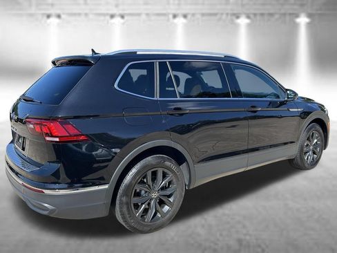 Certified 2024 Volkswagen Tiguan SE FWD image 6