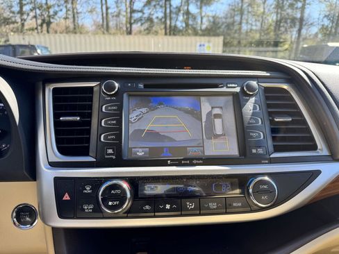 Used 2018 Toyota Highlander Limited Platinum image 15