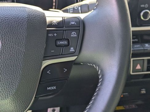 Used 2025 Toyota Camry SE image 21